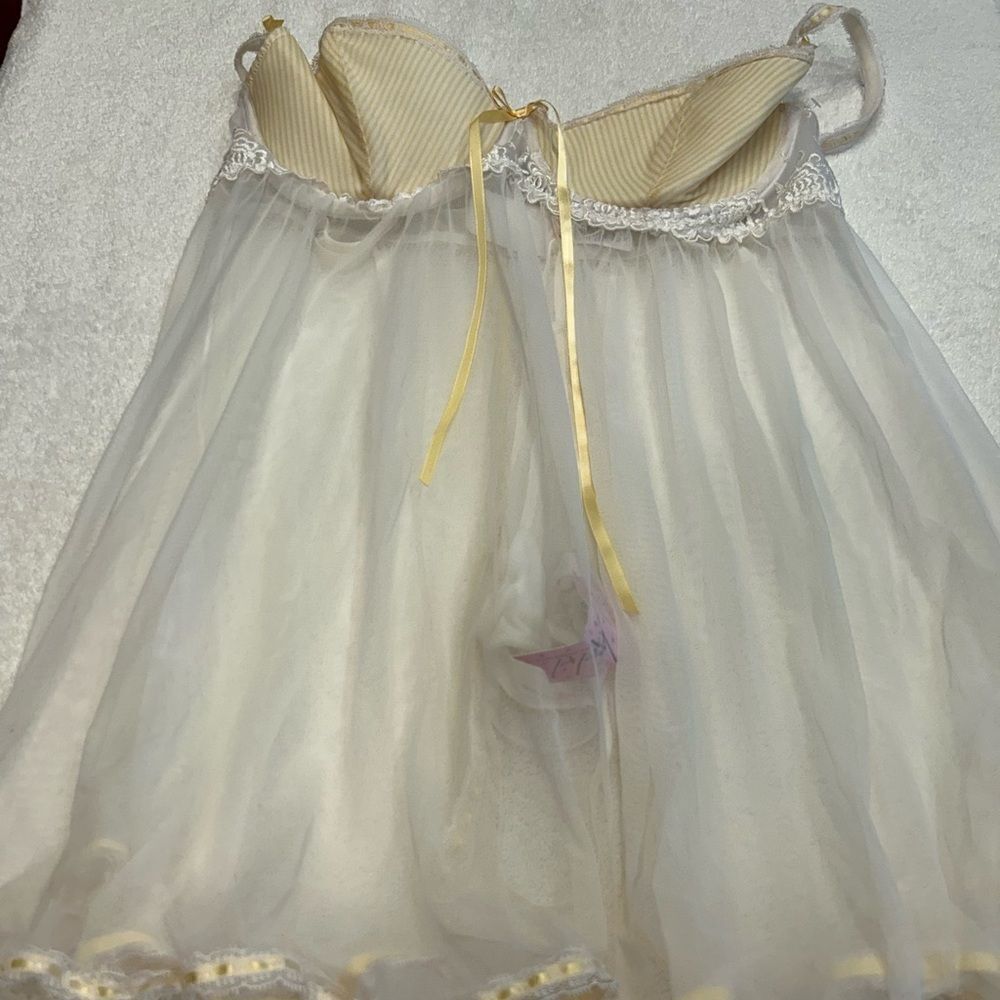 Jezebel XL white yellow nighty g string underwire see thru lace yellow stripes